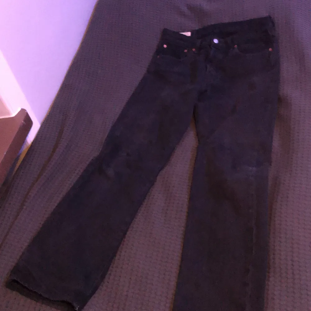 W32 L32, relativt använda, baggie, svarta jeans. Jeans & Byxor.