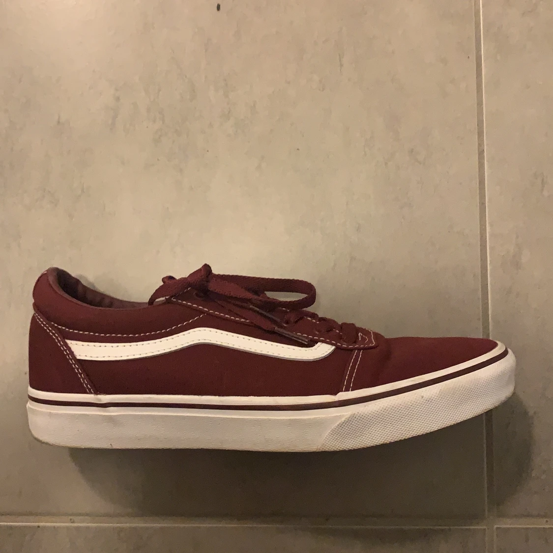 Vinröda skor Vans - 90
