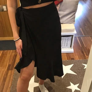 Kjol - Volangkjol som man knyter från Gina, använd en gång❤️ frakt tillkommer 