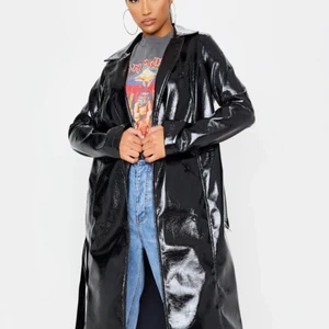 Trending Trench coat  - Trench coat I stl 38, ligger fortfarande i förpackningen då jag hade råkat beställa två stycken men var för lat och skicka tbx. 