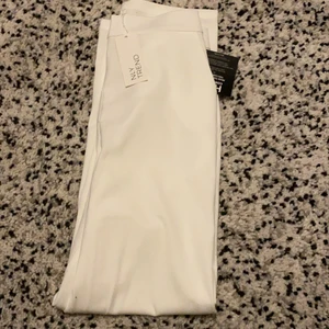 Chinos strl 36 - Helt nya chinos från Nelly. Aldrig använda då de inte passade mig. Pris kan diskuteras