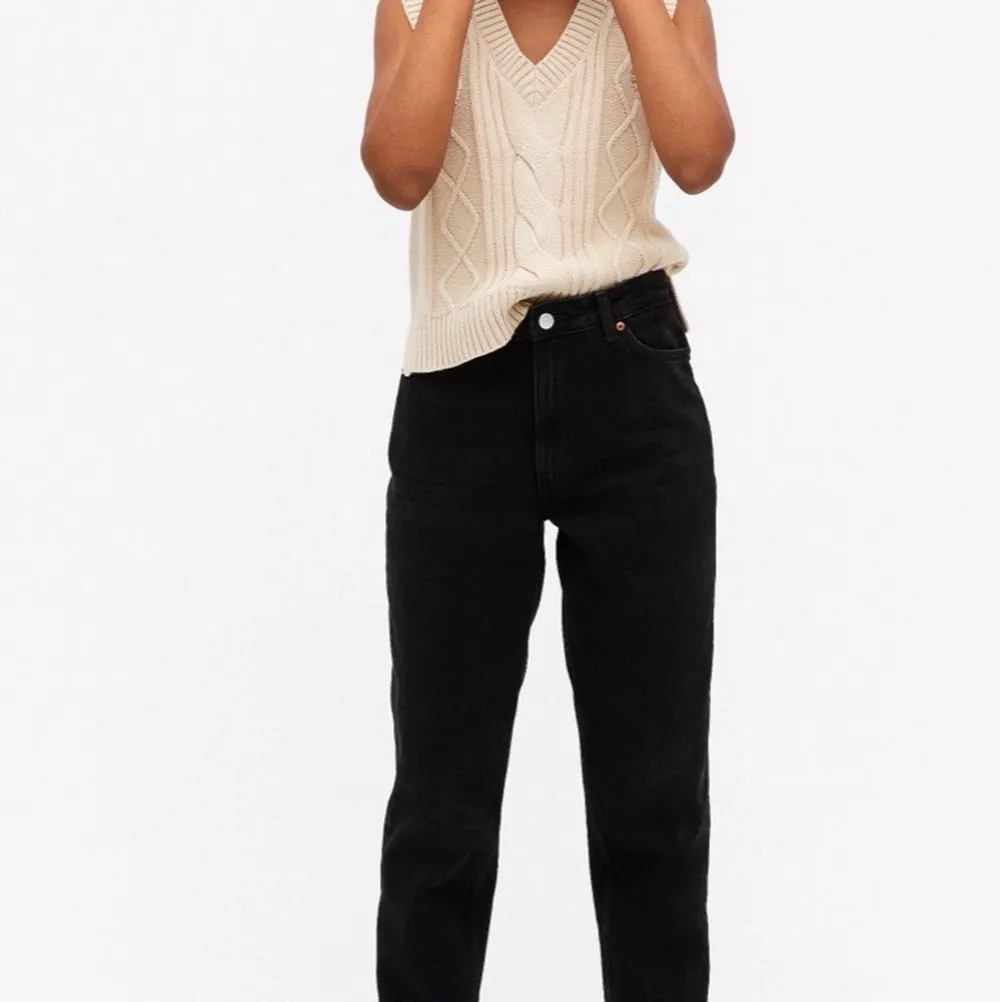 Svarta monkijeans i modellen taiki, säljer pga att de blivit för stora,  pris kan diskuteras vid snabb affär. Jeans & Byxor.