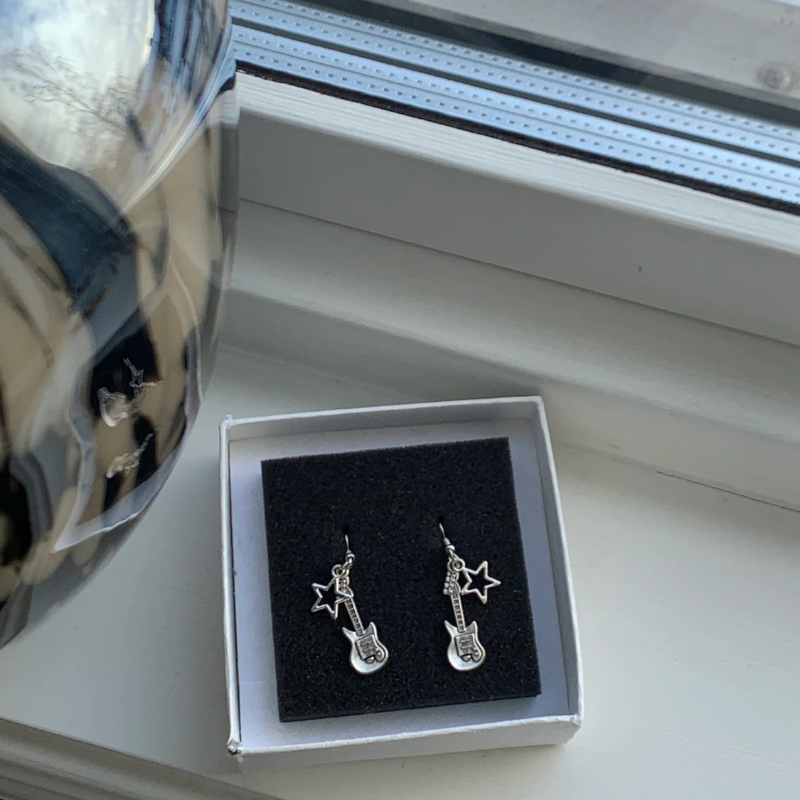 Gitarr örhängen med en stjärna - 90