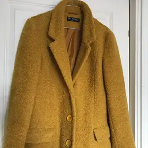 Jättefin gul vintage jacka med stora fickor!