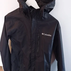 Vindjacka Columbia - Vindjacka Columbia. Nytvättad och inga täcken på användning. 