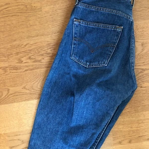 Levis jeans - Levis jeans i rak och vintage-modell. Passar om man i vanliga fall har 36-38 i storlek.