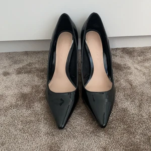 Oanvända skor med silver klack, 36 - Oanvända skor med silver klack, 36, från Zara