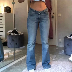 Lee jeans - Super fina lee Jeans jag köpte hör på Plick med dem va tyvvär för stora😋