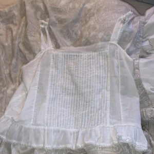 Tröja från zara - Säljer ett fint linne från zara då den va för stor!