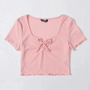 Baby pink rosett top 🎀  - Säljer min fina trendiga rosett top! Har inte använt den på länge och därför säljer den.