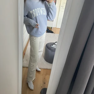 Sweatshirt  - Köpt på brandy Melville i usa för ca 1,5 år sedan vet ej om den finns kvar längre. Ej använd så mycket. Den är oversized 
