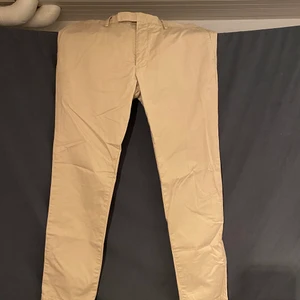 Ralph lauren chinos - Ett par endast testade Ralph lauren chinos i storleken 33/32.     Nypris ligger runt 1300kr