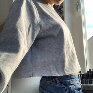 Grå tröja - Jätte skön kort tröja🥰