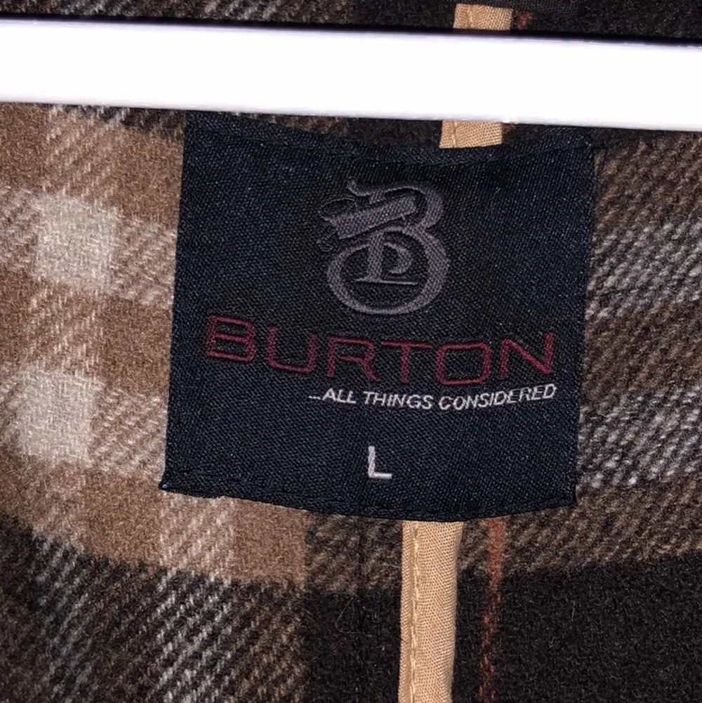 Vintage Burton jacka. Mörk brun. Pris kan diskuteras. Varm, ull. Inga skador. . Jackor.