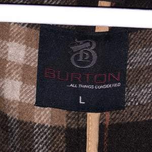 Vintage Burton jacka. Mörk brun. Pris kan diskuteras. Varm, ull. Inga skador. 