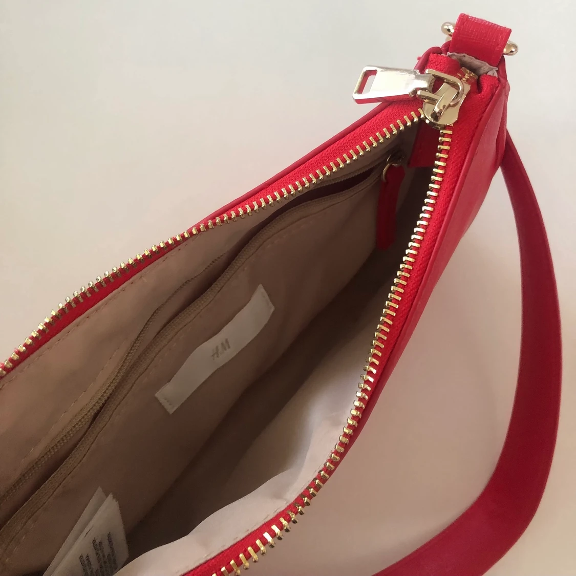 Röd axelväska från H&M - 90