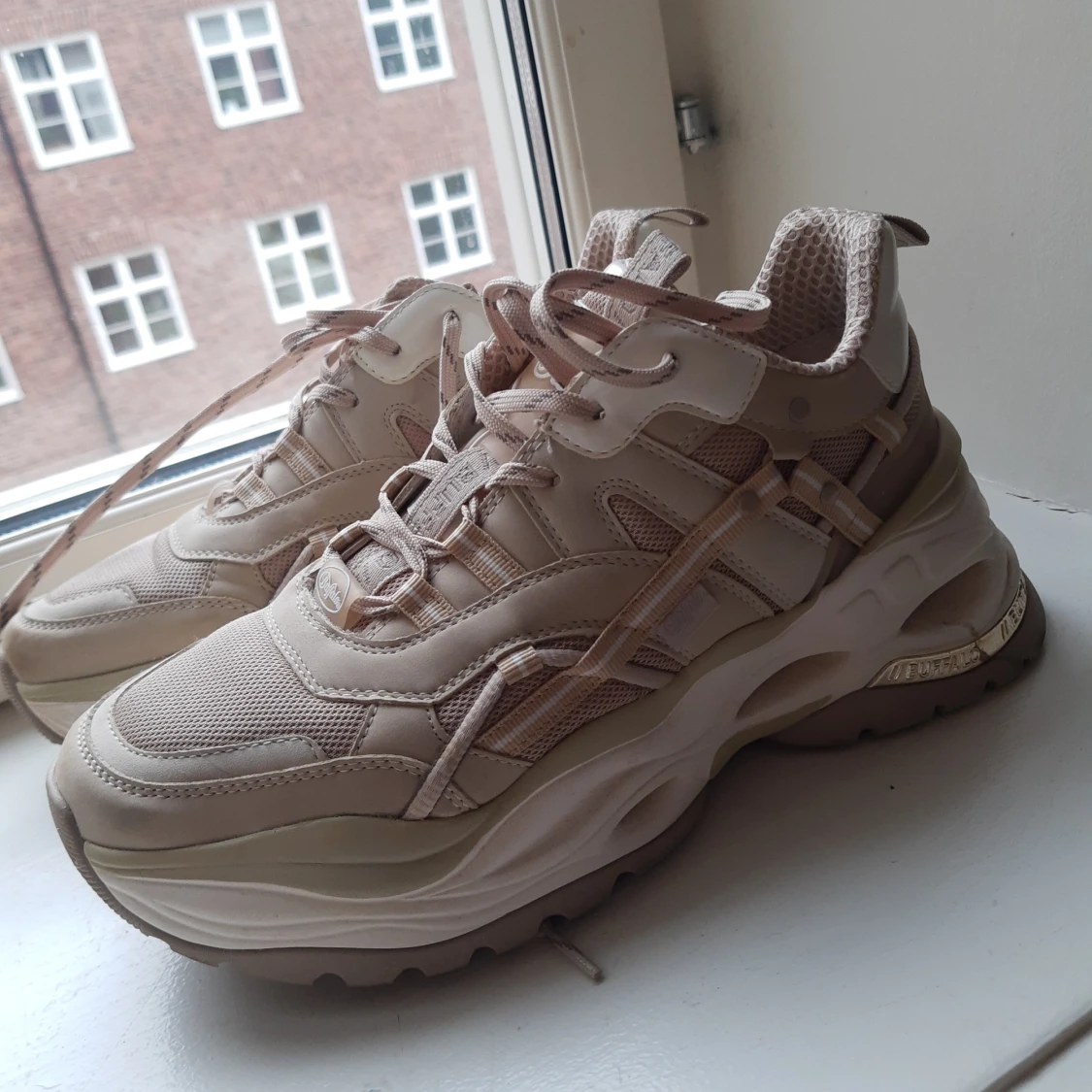 Beige Buffalos strl 40