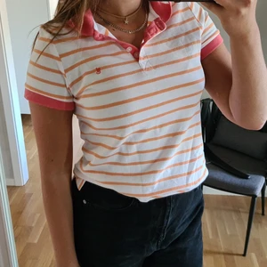 Piké - 💕🌸Jäffefin piké i storlek 38/40 men är mer som xs/s. Bra skick! Köparen står för frakten! Säljes då den inte kommer till användning💕🌸