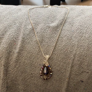 Handmade halsband  - Handmade halsband lila färg 