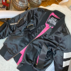 Elly Pistol  - Jacka som jag har inte hade på sig mer om 3 gången 😀