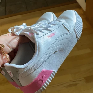 Puma skor - Puma skor i storlek 38, väldigt lite använda. Köparen står för frakten, kan skickas spårbart. 📦