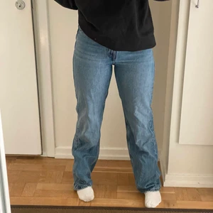 Straight jeans från Berhska  - Oanvända från berhska, jättesnygga har sänkt priset för måste bli av med saker i min garderob 