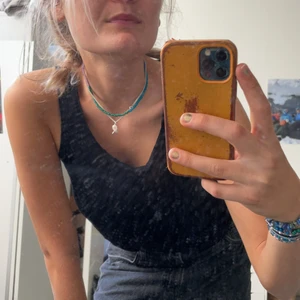 Svart linne från other stories strl 36 - Svart linne från & other stories, sparsamt använt. Storlek 36. Tunnt så väldigt skönt. 