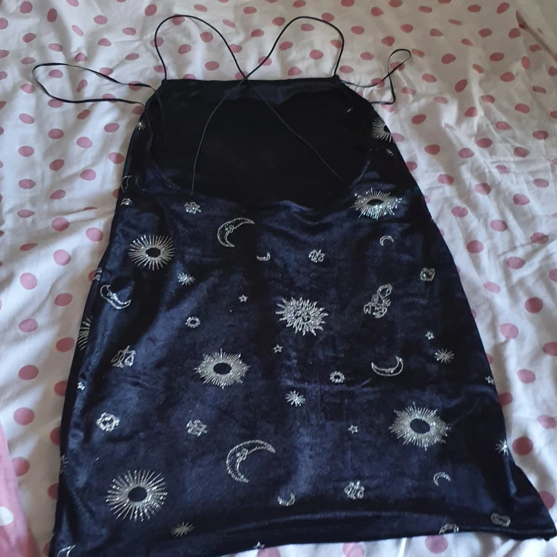 Open rygg kort klänning  - 90