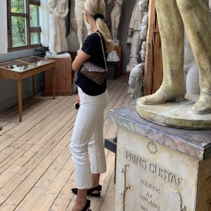 & Other stories jeans  - Off white jeans från & other stories. Super snygga men säljer nu då jag vuxit ur dem.. 