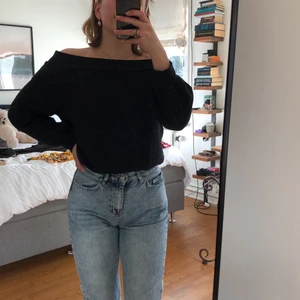 Svart Blus - Knappt använd, super söt blus från hm! 