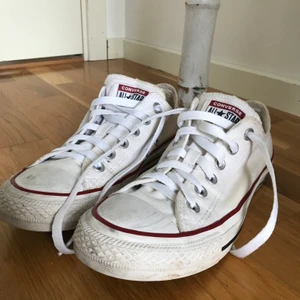 ✨Converse✨ - Låga vita Converce, inte lika vita längre så säljer dom rätt billigt❤️