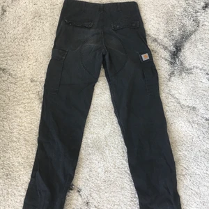 Carhartt Cargo pants - Carhartt cargo byxor. Tåliga och med många fickor. Storlek 30/34. Originalpris: 849kr 