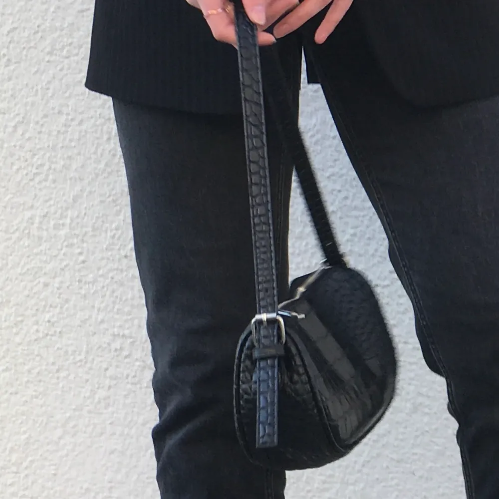 Populär svart handväska ✨fint skick!!. Väskor.