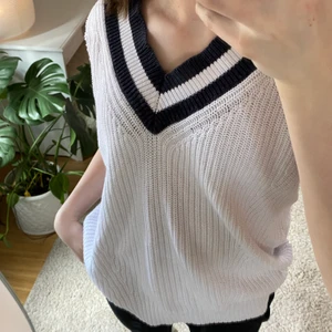 Stickad väst - Snygg stickad väst köpt second hand strl M