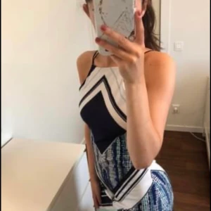 RIVER ISLAND klänning - Använd fåtal gånger. Nypris 599kr