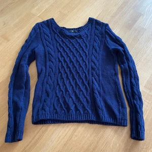 Blå tröja  - Blå stickad pull over 