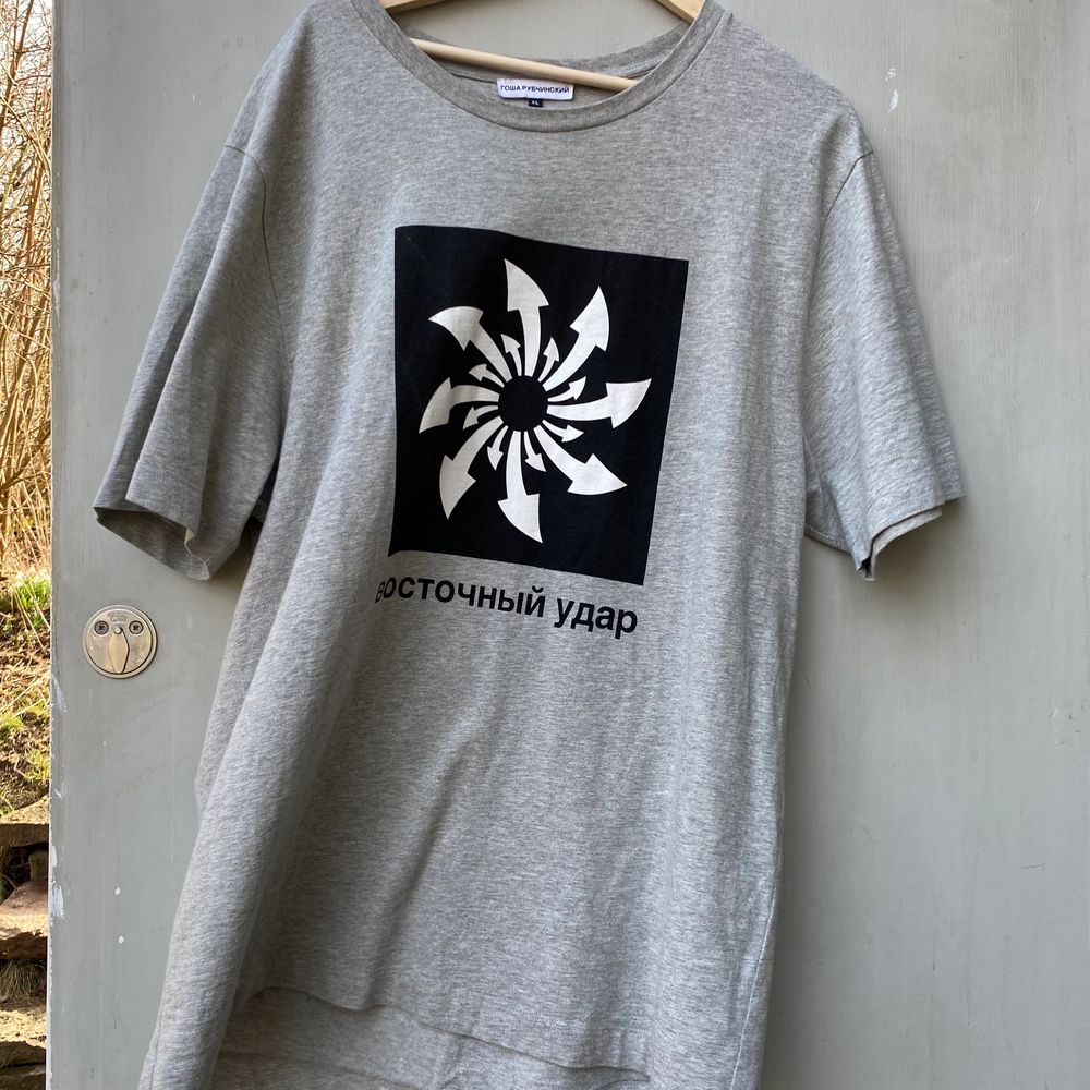 Gosha tisha från spring/summer 18, nypris runt 6-700kr använd men bra skick. T-shirts.