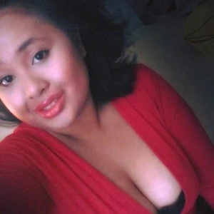 M/XL. V-urringad rödtröja.  - Den här skrek sexbomb om mig och absolut delar den en historia med många romanser. Säljes, 45 SEK, 70% avdrag från inköpspriset: 150 SEK. Finns att hämta I Norrköping. 💋