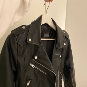 Skinnjacka - Cool jacka, helt oanvänd🖤