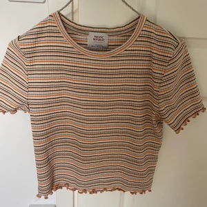 Superfin topp från pull and bear - Använd fåtal gånger. I storlek XL men är väldigt liten i storleken. Passar mig perfekt som har storlek S.