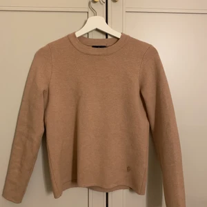 Morris tröja  - Säljer den beiga tröja från Morris i tjockt bomull och väldigt skönt material. Storlek S. Inte speciellt använd och i väldigt bra skick ✨💕