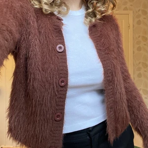 brun kofta - Brun kofta från Zara. Ställ gärna frågor i chatten!