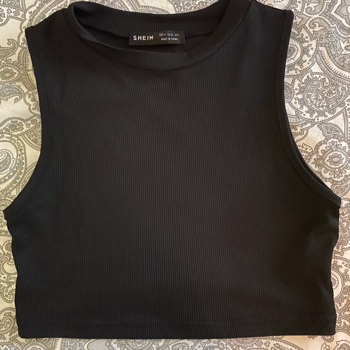 Svart Croptop - 90