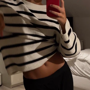 Stickat - Stickad randig tröja från H&M💖