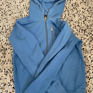 Sail tröja  - Jätte fin men kommer inte till andväning längre lite sliten vid armen längst ner 