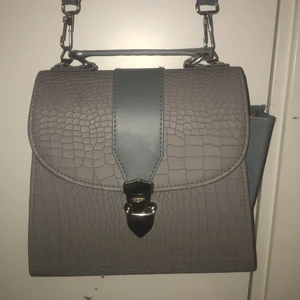 Handväska - Aldrig andvänd, fint skick