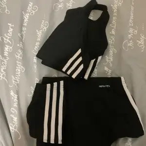 Super fint set från adidas. Kan användas som träningset men även som badset. Inte använt mycket väldigt bra skick