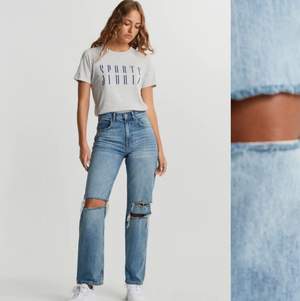 Jätte fina jeans!😍 älskar dom, tyvärr har dom blivit för små. Men väldigt fint skick! Köparen betalar frakt❤️köp direkt 250kr