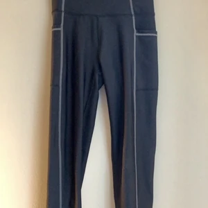 Träningstights från cotton on i xs - Sköna träningstights från cotton on i stl xs<3
