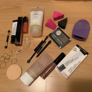 Sminkpaket - Massor med smink, hudvård, smycken osv. Allt säljs även separat.
